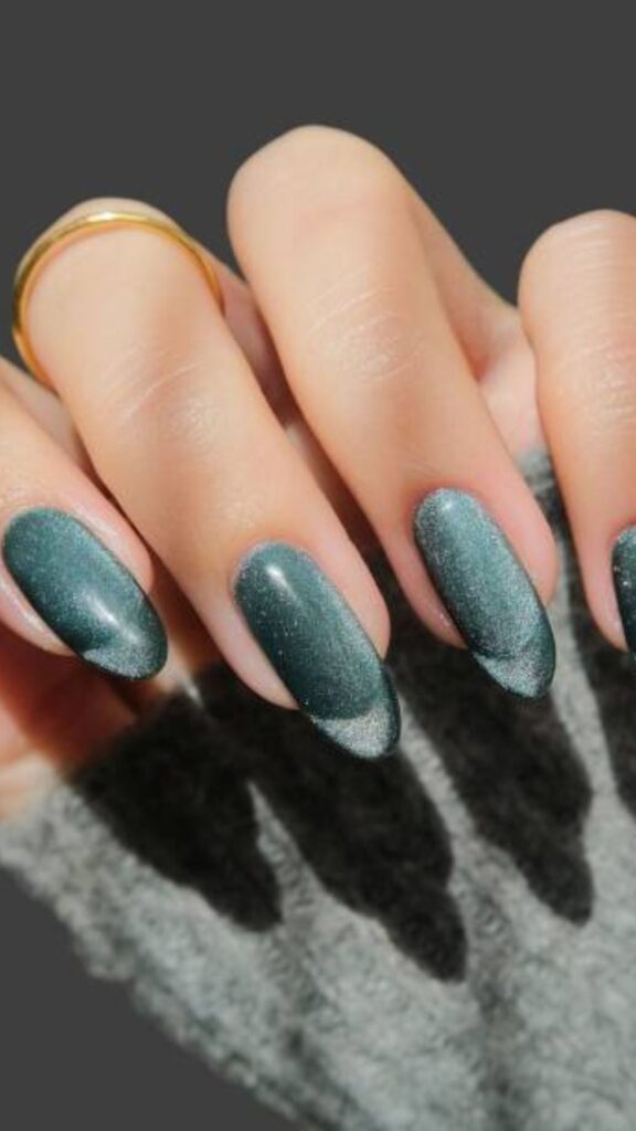 Holographic Cat Eye Nails